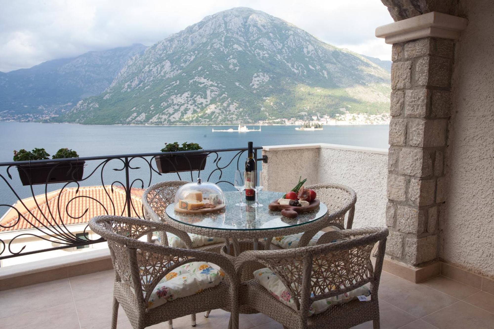 Boka Gardens Seaside Resort Kotor Ngoại thất bức ảnh