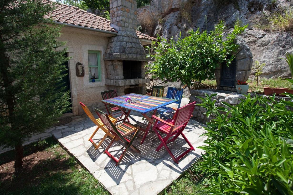 Boka Gardens Seaside Resort Kotor Ngoại thất bức ảnh